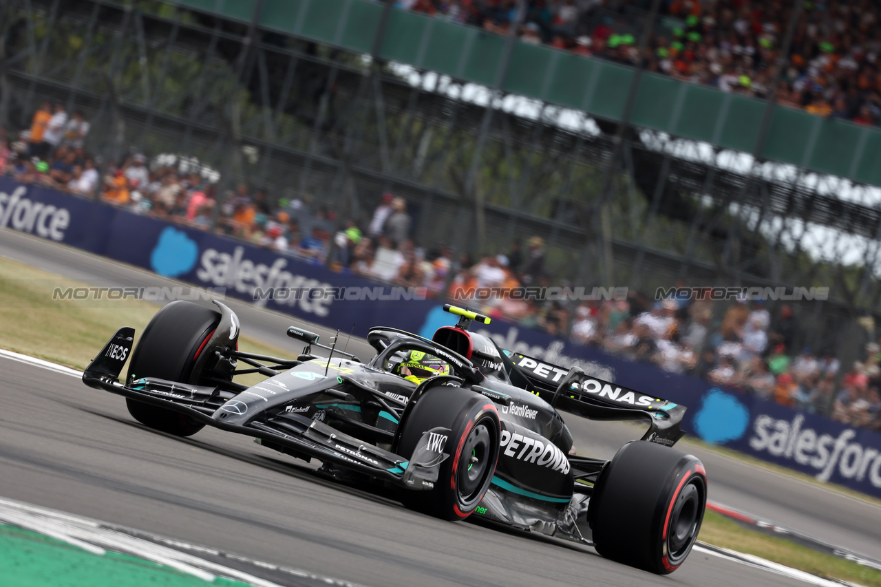 GP GRAN BRETAGNA, Lewis Hamilton (GBR) Mercedes AMG F1 W14.

08.07.2023. Formula 1 World Championship, Rd 11, British Grand Prix, Silverstone, England, Qualifiche Day.

- www.xpbimages.com, EMail: requests@xpbimages.com © Copyright: Bearne / XPB Images