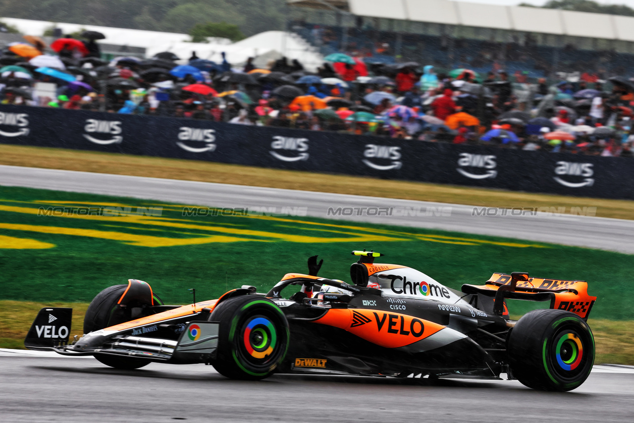 GP GRAN BRETAGNA, Lando Norris (GBR) McLaren MCL60.

08.07.2023. Formula 1 World Championship, Rd 11, British Grand Prix, Silverstone, England, Qualifiche Day.

- www.xpbimages.com, EMail: requests@xpbimages.com © Copyright: Batchelor / XPB Images