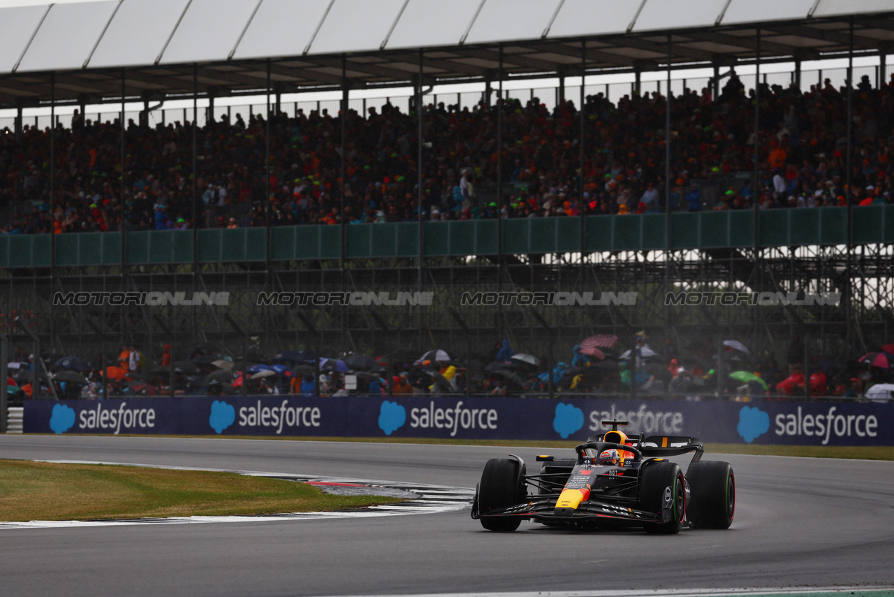 GP GRAN BRETAGNA, Max Verstappen (NLD) Red Bull Racing RB19.

08.07.2023. Formula 1 World Championship, Rd 11, British Grand Prix, Silverstone, England, Qualifiche Day.

 - www.xpbimages.com, EMail: requests@xpbimages.com © Copyright: Coates / XPB Images