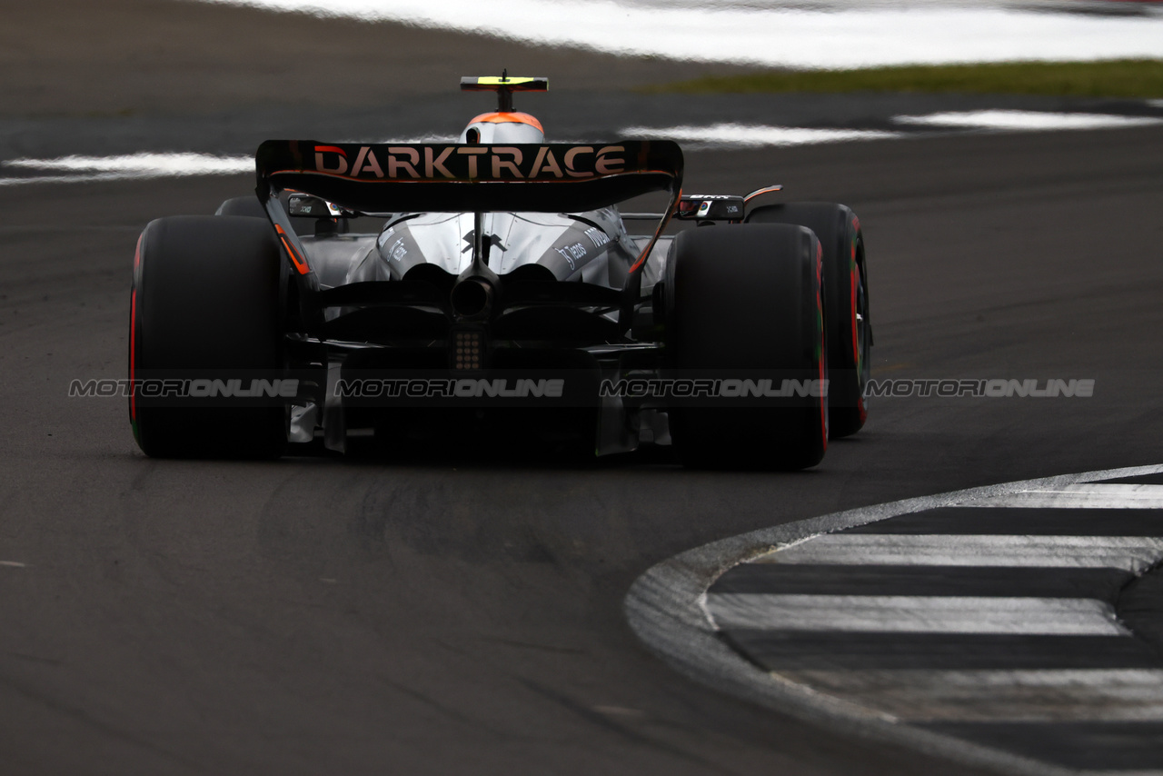 GP GRAN BRETAGNA, Lando Norris (GBR) McLaren MCL60.

08.07.2023. Formula 1 World Championship, Rd 11, British Grand Prix, Silverstone, England, Qualifiche Day.

 - www.xpbimages.com, EMail: requests@xpbimages.com © Copyright: Coates / XPB Images