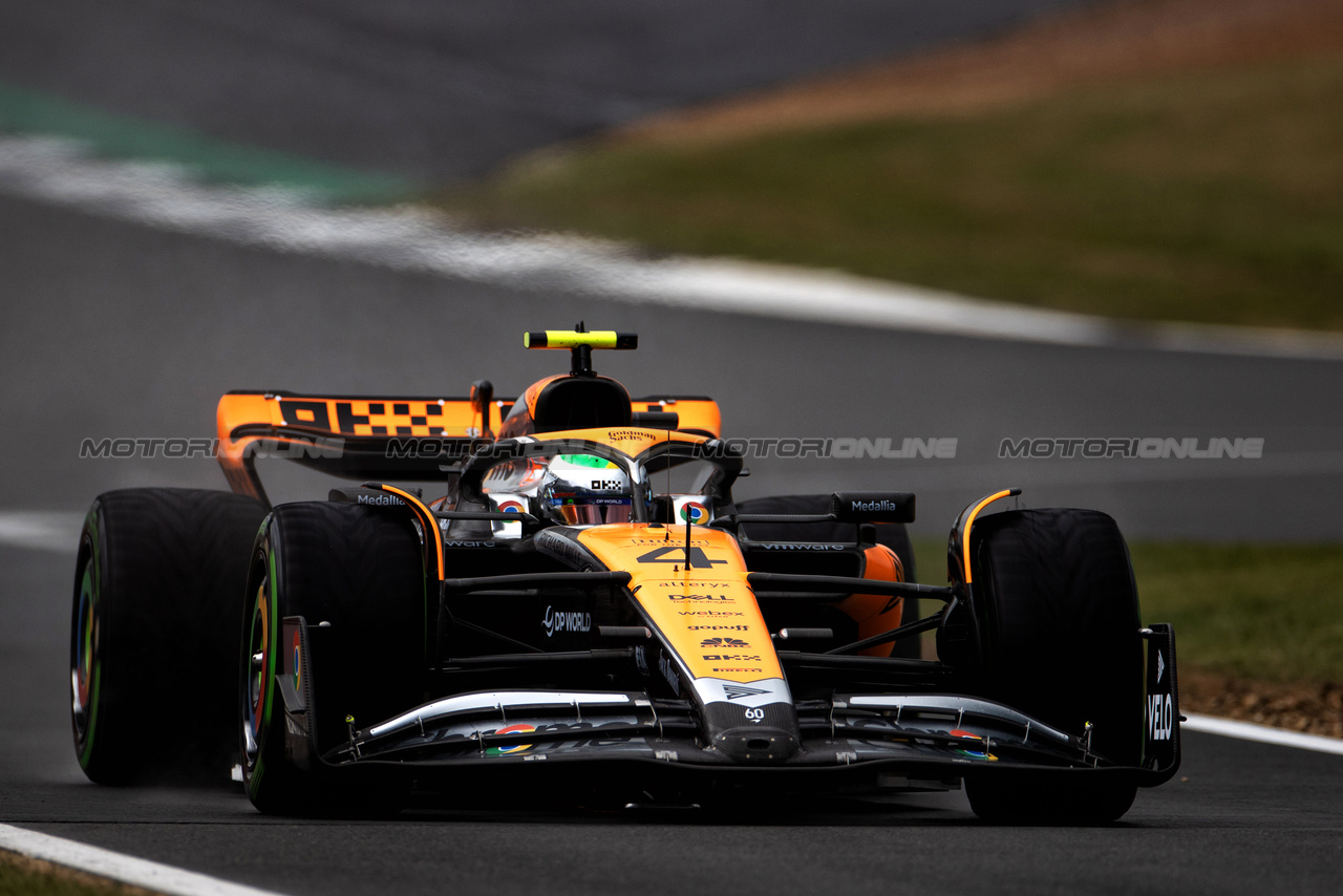 GP GRAN BRETAGNA, Lando Norris (GBR) McLaren MCL60.

08.07.2023. Formula 1 World Championship, Rd 11, British Grand Prix, Silverstone, England, Qualifiche Day.

- www.xpbimages.com, EMail: requests@xpbimages.com © Copyright: Staley / XPB Images