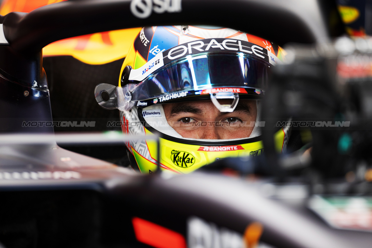 GP GRAN BRETAGNA, Sergio Perez (MEX) Red Bull Racing RB19.

08.07.2023. Formula 1 World Championship, Rd 11, British Grand Prix, Silverstone, England, Qualifiche Day.

- www.xpbimages.com, EMail: requests@xpbimages.com © Copyright: Staley / XPB Images