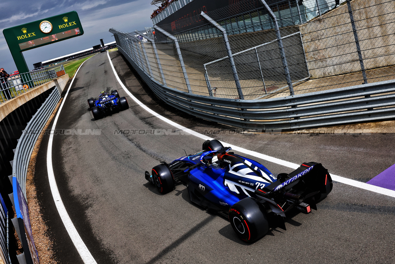 GP GRAN BRETAGNA, Logan Sargeant (USA) Williams Racing FW45 e Alexander Albon (THA) Williams Racing FW45 leave the pits.

08.07.2023. Formula 1 World Championship, Rd 11, British Grand Prix, Silverstone, England, Qualifiche Day.

- www.xpbimages.com, EMail: requests@xpbimages.com © Copyright: Batchelor / XPB Images