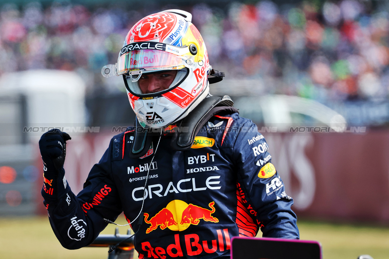 GP GRAN BRETAGNA, Max Verstappen (NLD) Red Bull Racing celebrates his pole position in qualifying parc ferme.

08.07.2023. Formula 1 World Championship, Rd 11, British Grand Prix, Silverstone, England, Qualifiche Day.

- www.xpbimages.com, EMail: requests@xpbimages.com © Copyright: Batchelor / XPB Images