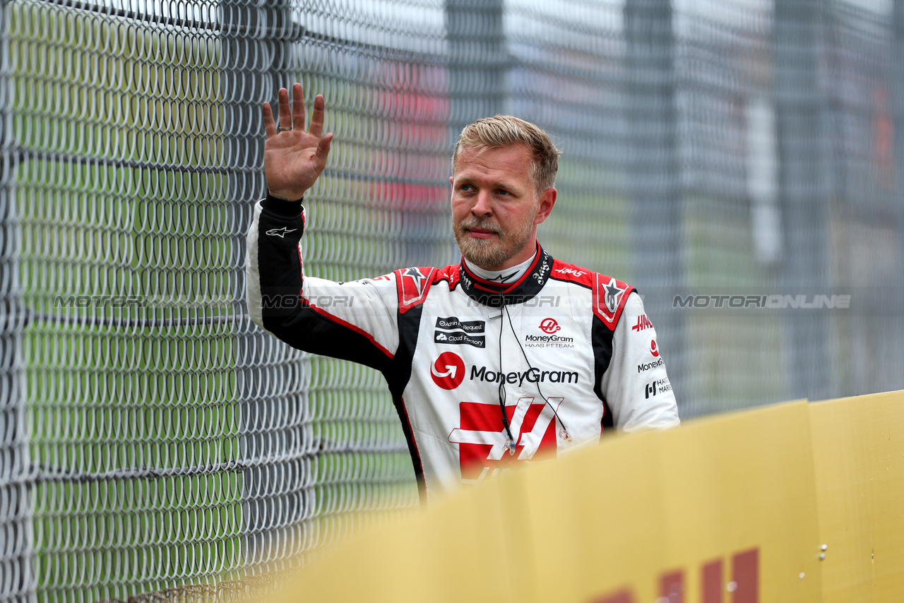 GP GRAN BRETAGNA, Kevin Magnussen (DEN) Haas F1 Team stopped in qualifying. 

08.07.2023. Formula 1 World Championship, Rd 11, British Grand Prix, Silverstone, England, Qualifiche Day.

 - www.xpbimages.com, EMail: requests@xpbimages.com © Copyright: Rew / XPB Images