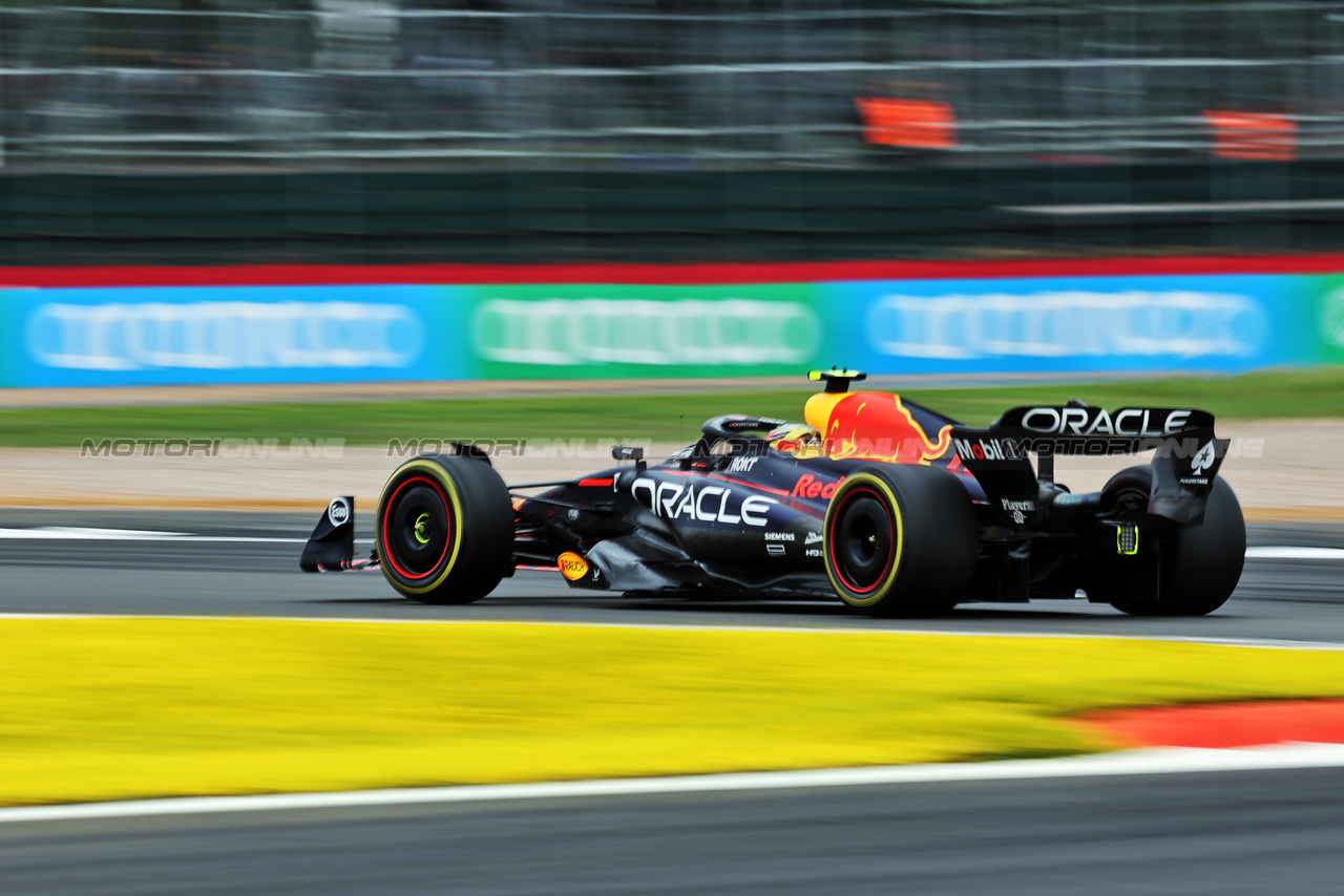 GP GRAN BRETAGNA, Sergio Perez (MEX) Red Bull Racing RB19.

08.07.2023. Formula 1 World Championship, Rd 11, British Grand Prix, Silverstone, England, Qualifiche Day.

 - www.xpbimages.com, EMail: requests@xpbimages.com © Copyright: Rew / XPB Images