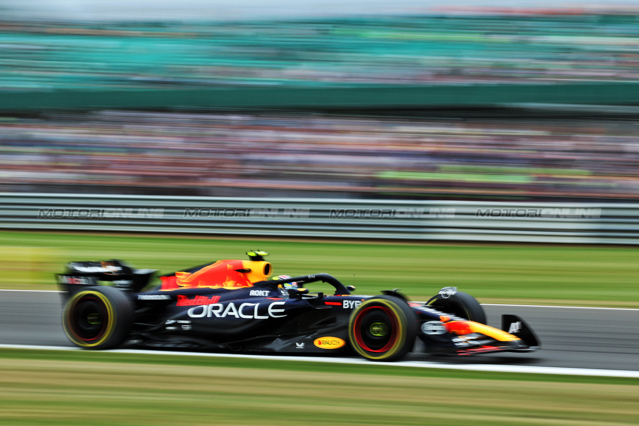 GP GRAN BRETAGNA, Sergio Perez (MEX) Red Bull Racing RB19.

08.07.2023. Formula 1 World Championship, Rd 11, British Grand Prix, Silverstone, England, Qualifiche Day.

 - www.xpbimages.com, EMail: requests@xpbimages.com © Copyright: Rew / XPB Images