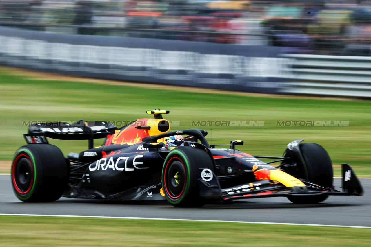 GP GRAN BRETAGNA, Sergio Perez (MEX) Red Bull Racing RB19.

08.07.2023. Formula 1 World Championship, Rd 11, British Grand Prix, Silverstone, England, Qualifiche Day.

 - www.xpbimages.com, EMail: requests@xpbimages.com © Copyright: Rew / XPB Images