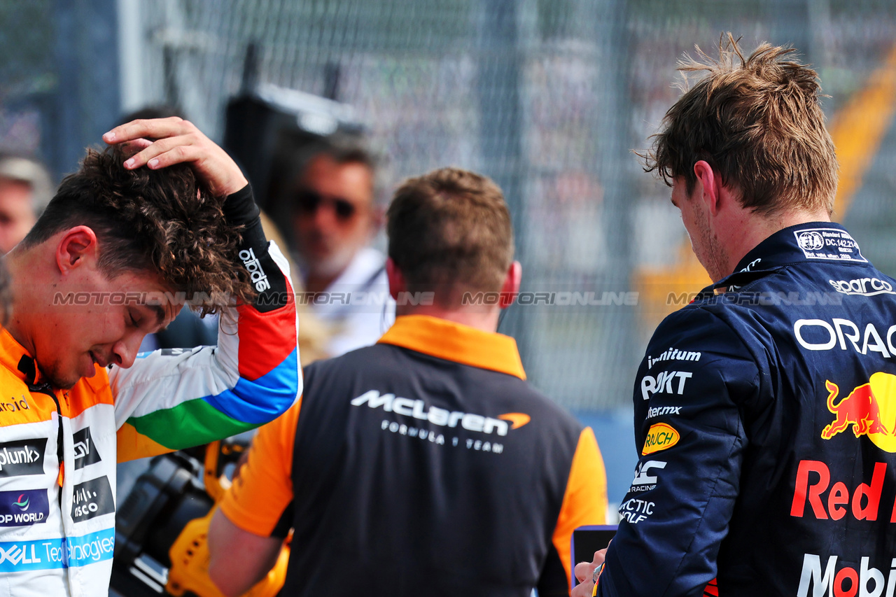 GP GRAN BRETAGNA, (L to R): Second placed Lando Norris (GBR) McLaren with pole sitter Max Verstappen (NLD) Red Bull Racing in qualifying parc ferme.

08.07.2023. Formula 1 World Championship, Rd 11, British Grand Prix, Silverstone, England, Qualifiche Day.

- www.xpbimages.com, EMail: requests@xpbimages.com © Copyright: Batchelor / XPB Images