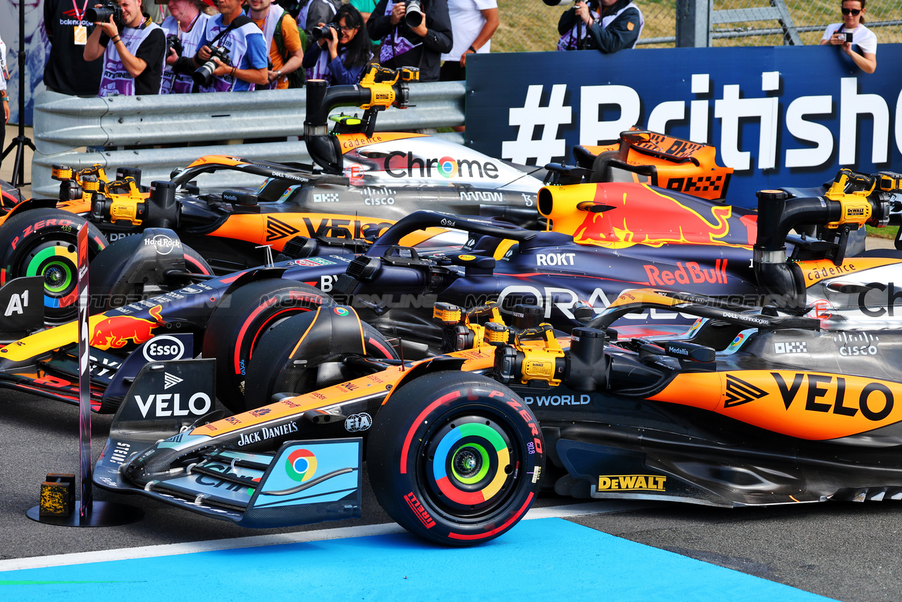 GP GRAN BRETAGNA, Top three cars in qualifying parc ferme: Lando Norris (GBR) McLaren MCL60; Max Verstappen (NLD) Red Bull Racing RB19; Oscar Piastri (AUS) McLaren MCL60.

08.07.2023. Formula 1 World Championship, Rd 11, British Grand Prix, Silverstone, England, Qualifiche Day.

- www.xpbimages.com, EMail: requests@xpbimages.com © Copyright: Batchelor / XPB Images