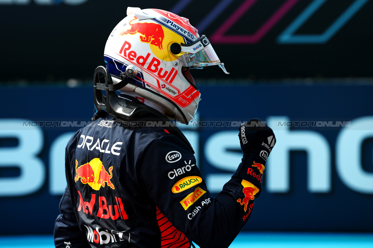 GP GRAN BRETAGNA, Pole sitter Max Verstappen (NLD) Red Bull Racing in qualifying parc ferme.

08.07.2023. Formula 1 World Championship, Rd 11, British Grand Prix, Silverstone, England, Qualifiche Day.

 - www.xpbimages.com, EMail: requests@xpbimages.com © Copyright: Coates / XPB Images