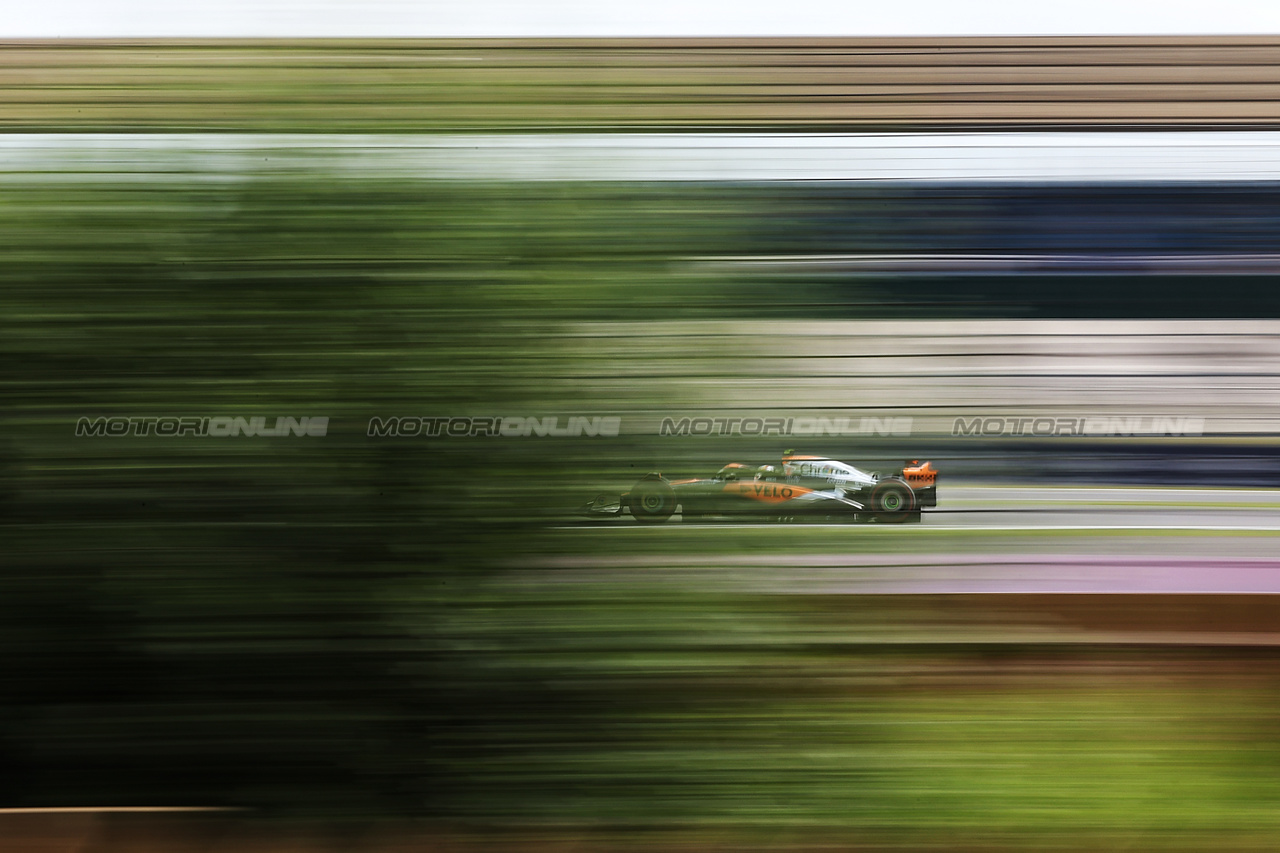 GP GRAN BRETAGNA, Lando Norris (GBR) McLaren MCL60.

08.07.2023. Formula 1 World Championship, Rd 11, British Grand Prix, Silverstone, England, Qualifiche Day.

- www.xpbimages.com, EMail: requests@xpbimages.com © Copyright: Staley / XPB Images