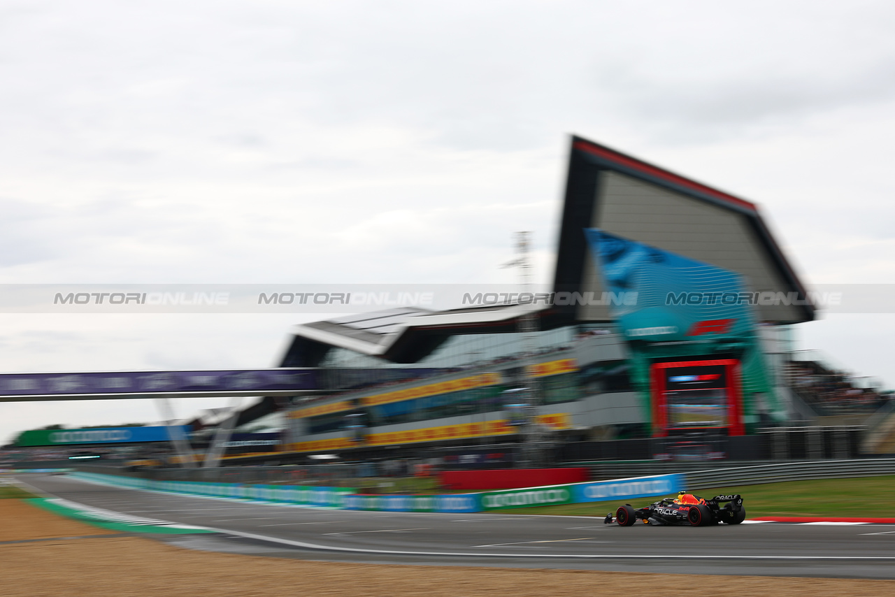 GP GRAN BRETAGNA, Sergio Perez (MEX) Red Bull Racing RB19.

08.07.2023. Formula 1 World Championship, Rd 11, British Grand Prix, Silverstone, England, Qualifiche Day.

 - www.xpbimages.com, EMail: requests@xpbimages.com © Copyright: Coates / XPB Images