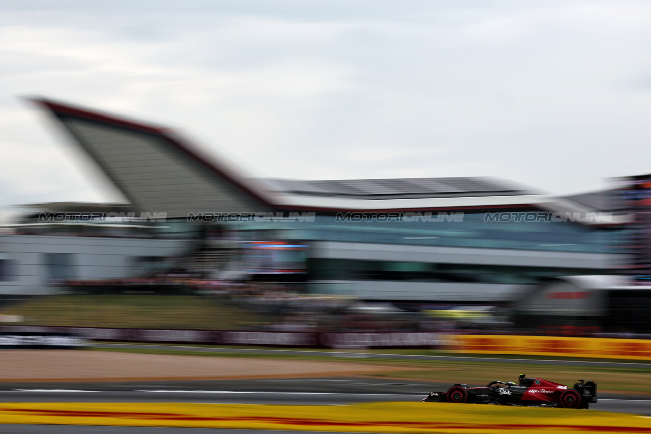 GP GRAN BRETAGNA, Zhou Guanyu (CHN) Alfa Romeo F1 Team C43.

08.07.2023. Formula 1 World Championship, Rd 11, British Grand Prix, Silverstone, England, Qualifiche Day.

 - www.xpbimages.com, EMail: requests@xpbimages.com © Copyright: Coates / XPB Images