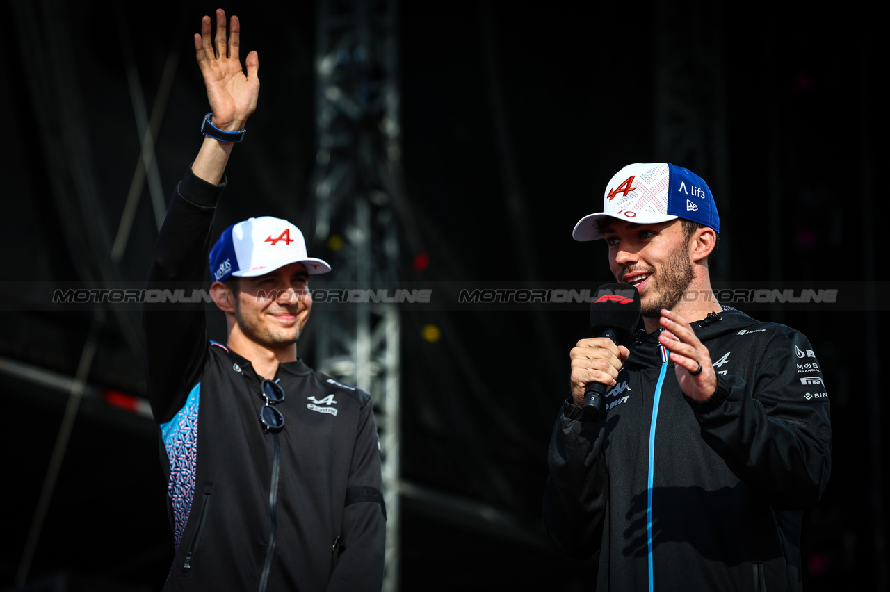 GP GRAN BRETAGNA, Pierre Gasly (FRA), Alpine F1 Team e Esteban Ocon (FRA), Alpine F1 Team 
08.07.2023. Formula 1 World Championship, Rd 11, British Grand Prix, Silverstone, England, Qualifiche Day.
- www.xpbimages.com, EMail: requests@xpbimages.com © Copyright: Charniaux / XPB Images