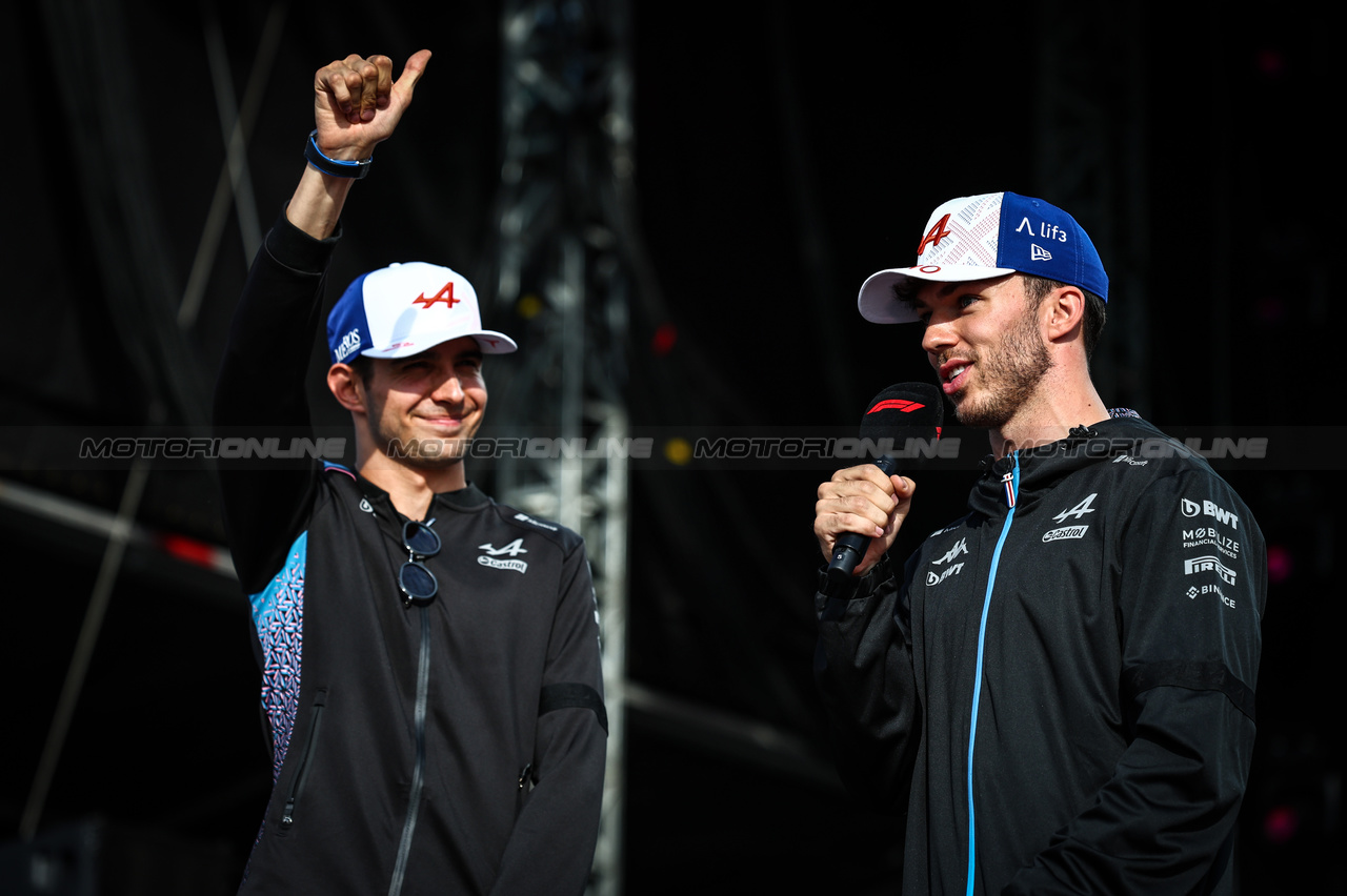 GP GRAN BRETAGNA, Pierre Gasly (FRA), Alpine F1 Team e Esteban Ocon (FRA), Alpine F1 Team 
08.07.2023. Formula 1 World Championship, Rd 11, British Grand Prix, Silverstone, England, Qualifiche Day.
- www.xpbimages.com, EMail: requests@xpbimages.com © Copyright: Charniaux / XPB Images