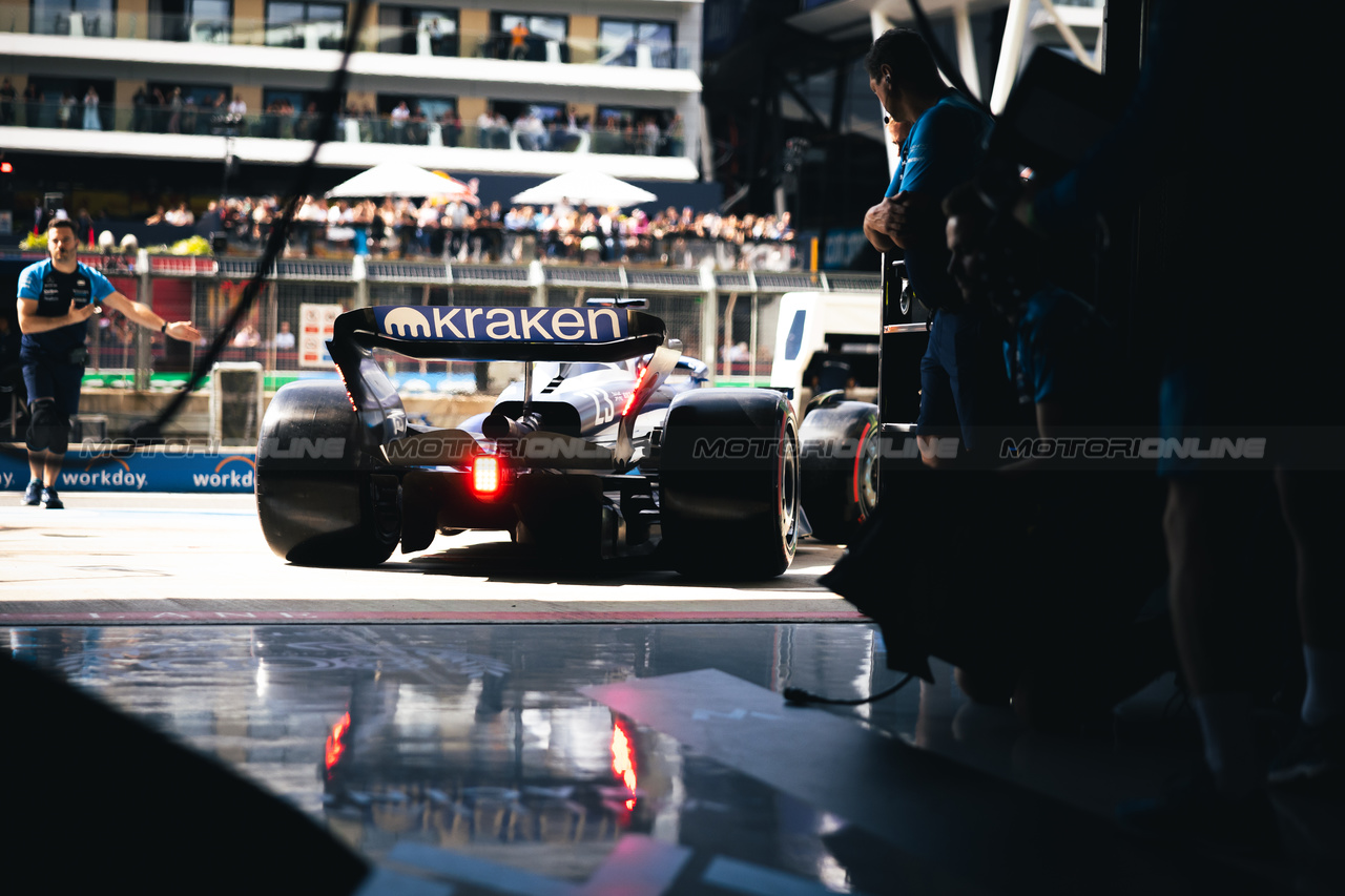 GP GRAN BRETAGNA, Alexander Albon (THA) Williams Racing FW45 leaves the pits.

08.07.2023. Formula 1 World Championship, Rd 11, British Grand Prix, Silverstone, England, Qualifiche Day.

- www.xpbimages.com, EMail: requests@xpbimages.com © Copyright: Bearne / XPB Images