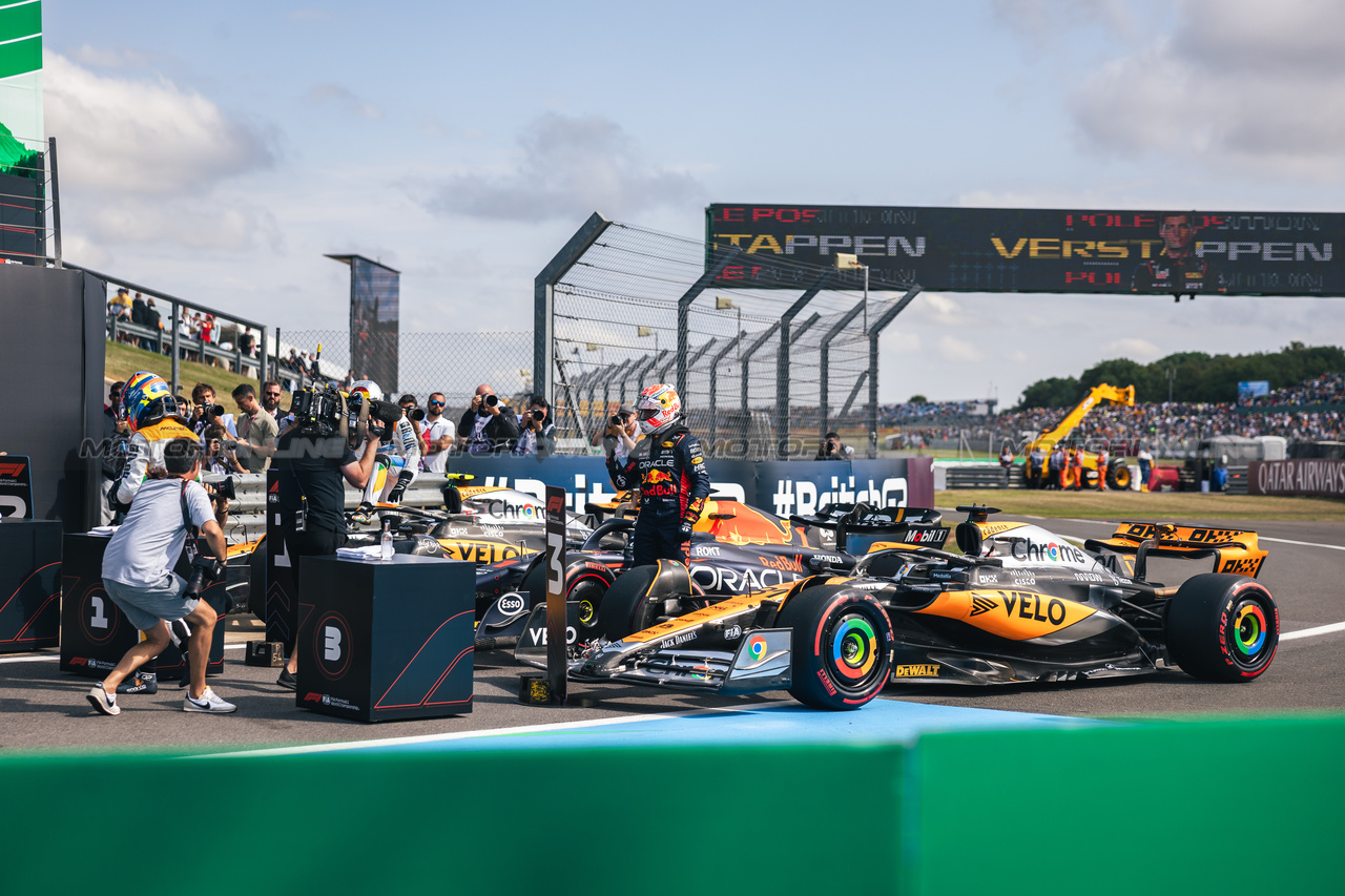 GP GRAN BRETAGNA, Max Verstappen (NLD) Red Bull Racing RB19 celebrates his pole position in qualifying parc ferme.

08.07.2023. Formula 1 World Championship, Rd 11, British Grand Prix, Silverstone, England, Qualifiche Day.

- www.xpbimages.com, EMail: requests@xpbimages.com © Copyright: Bearne / XPB Images