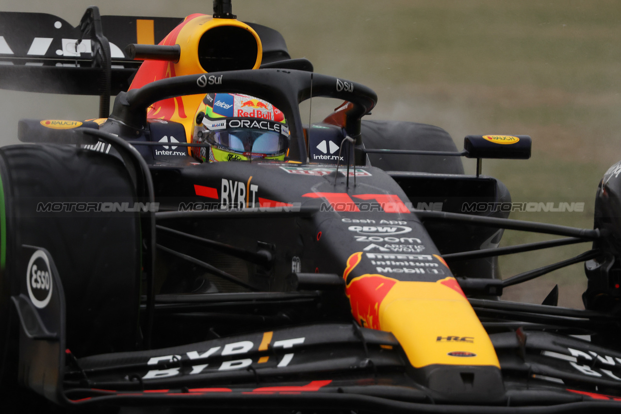 GP GRAN BRETAGNA, Sergio Perez (MEX) Red Bull Racing RB19.

08.07.2023. Formula 1 World Championship, Rd 11, British Grand Prix, Silverstone, England, Qualifiche Day.

- www.xpbimages.com, EMail: requests@xpbimages.com © Copyright: Bearne / XPB Images