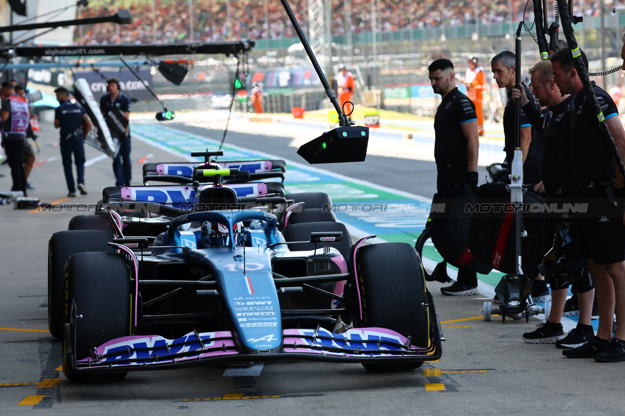 GP GRAN BRETAGNA, Pierre Gasly (FRA) Alpine F1 Team A523 e Esteban Ocon (FRA) Alpine F1 Team A523 in the pits.

07.07.2023. Formula 1 World Championship, Rd 11, British Grand Prix, Silverstone, England, Practice Day.

- www.xpbimages.com, EMail: requests@xpbimages.com © Copyright: Batchelor / XPB Images