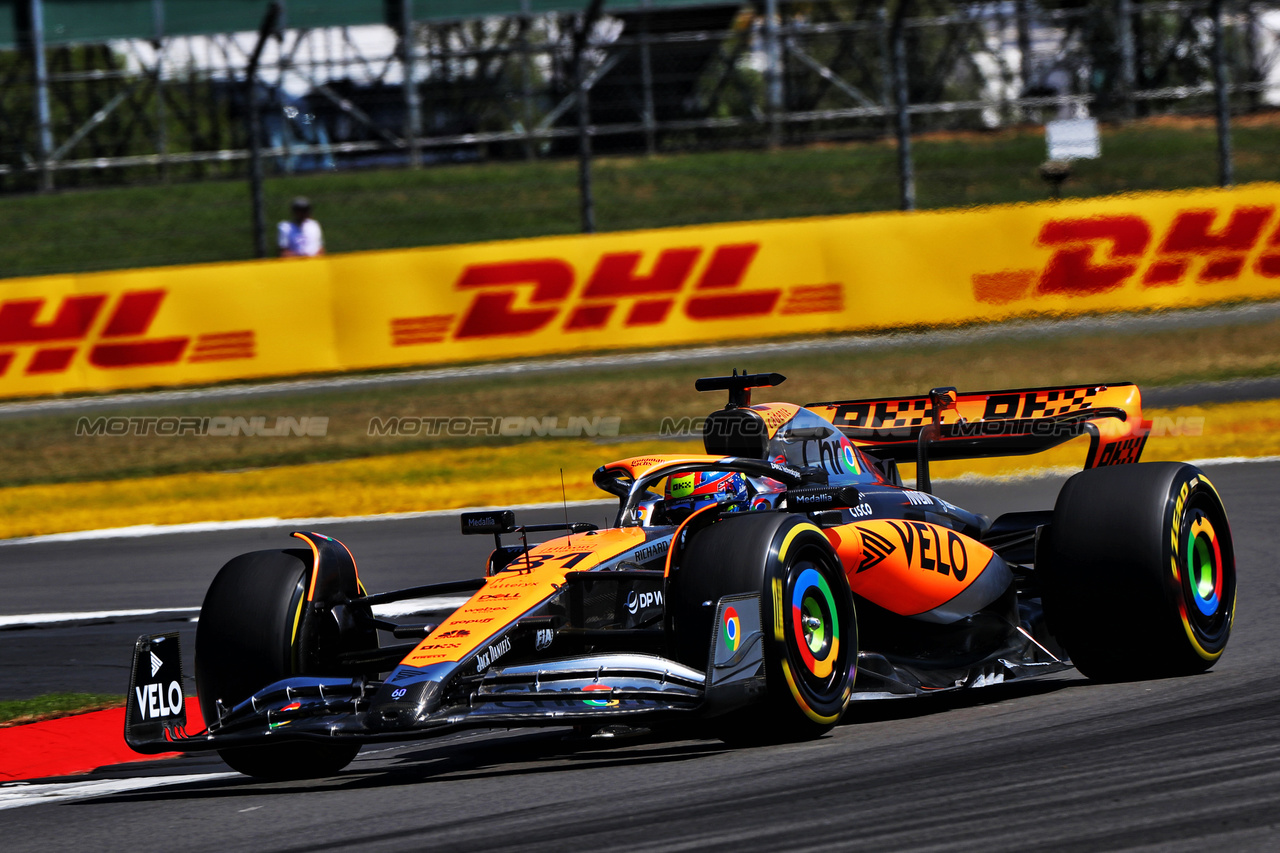 GP GRAN BRETAGNA, Oscar Piastri (AUS) McLaren MCL60.

07.07.2023. Formula 1 World Championship, Rd 11, British Grand Prix, Silverstone, England, Practice Day.

- www.xpbimages.com, EMail: requests@xpbimages.com © Copyright: Moy / XPB Images