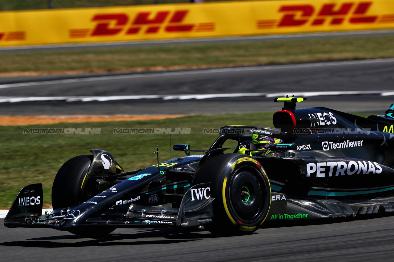 GP GRAN BRETAGNA, Lewis Hamilton (GBR) Mercedes AMG F1 W14.

07.07.2023. Formula 1 World Championship, Rd 11, British Grand Prix, Silverstone, England, Practice Day.

- www.xpbimages.com, EMail: requests@xpbimages.com © Copyright: Moy / XPB Images