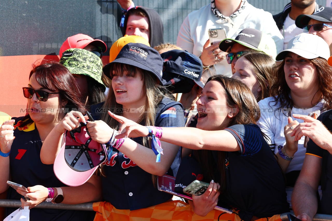 GP GRAN BRETAGNA, Circuit Atmosfera - Red Bull Racing fans.

07.07.2023. Formula 1 World Championship, Rd 11, British Grand Prix, Silverstone, England, Practice Day.

 - www.xpbimages.com, EMail: requests@xpbimages.com © Copyright: Coates / XPB Images