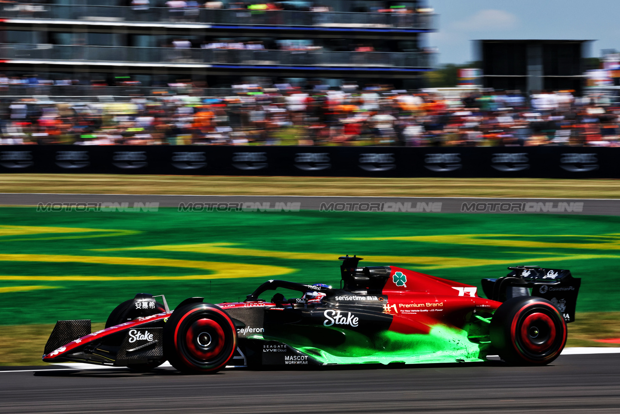 GP GRAN BRETAGNA, Valtteri Bottas (FIN) Alfa Romeo F1 Team C43 with flow-vis paint.

07.07.2023. Formula 1 World Championship, Rd 11, British Grand Prix, Silverstone, England, Practice Day.

 - www.xpbimages.com, EMail: requests@xpbimages.com © Copyright: Coates / XPB Images