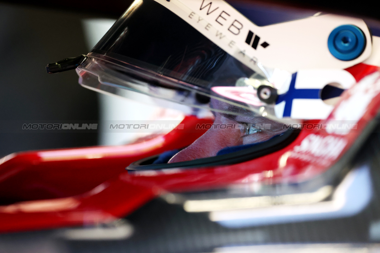 GP GRAN BRETAGNA, Valtteri Bottas (FIN) Alfa Romeo F1 Team C43.

07.07.2023. Formula 1 World Championship, Rd 11, British Grand Prix, Silverstone, England, Practice Day.

 - www.xpbimages.com, EMail: requests@xpbimages.com © Copyright: Rew / XPB Images
