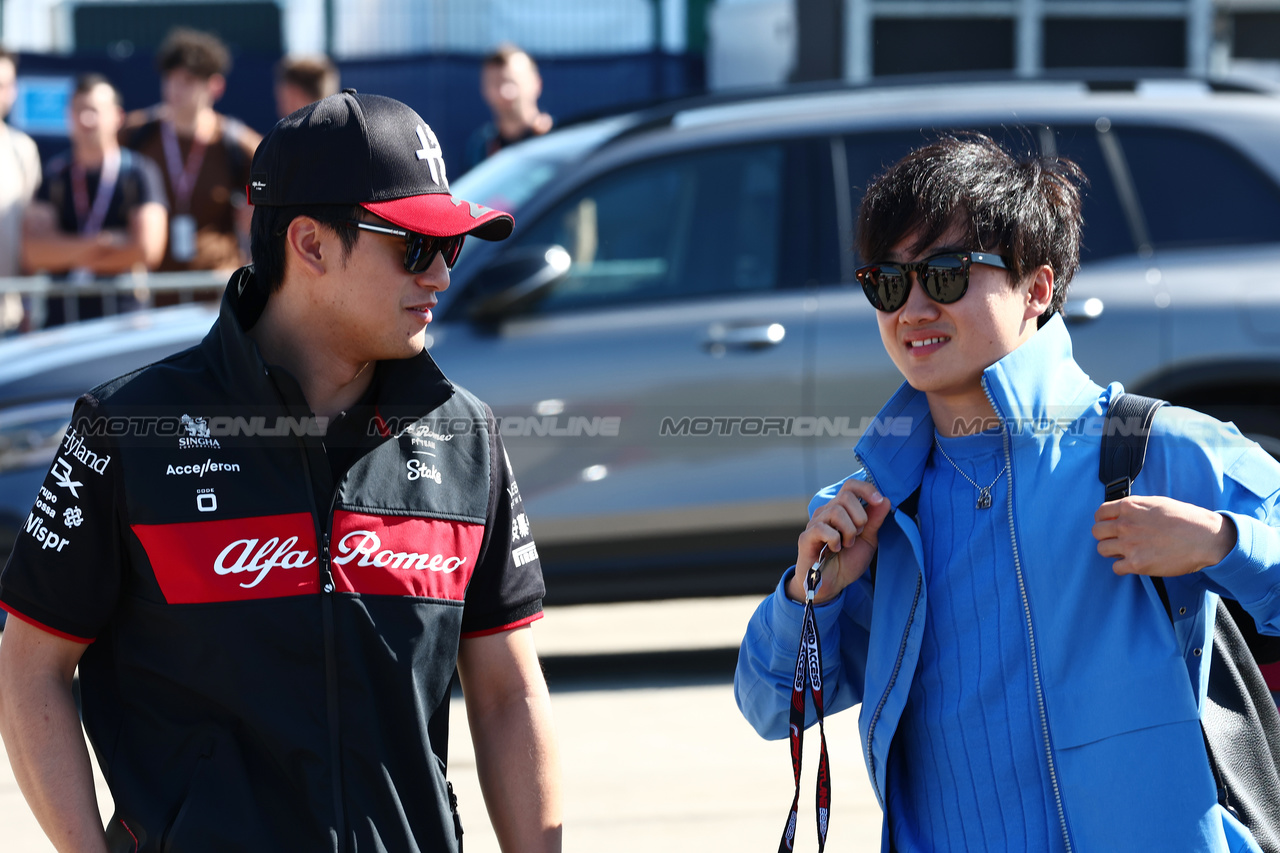 GP GRAN BRETAGNA, (L to R): Zhou Guanyu (CHN) Alfa Romeo F1 Team with Yuki Tsunoda (JPN) AlphaTauri.

07.07.2023. Formula 1 World Championship, Rd 11, British Grand Prix, Silverstone, England, Practice Day.

 - www.xpbimages.com, EMail: requests@xpbimages.com © Copyright: Coates / XPB Images