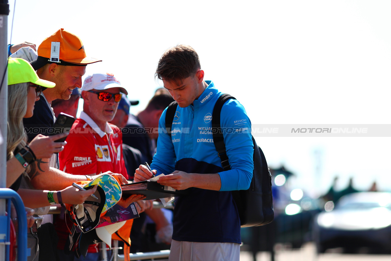 GP GRAN BRETAGNA, Logan Sargeant (USA) Williams Racing with fans.

07.07.2023. Formula 1 World Championship, Rd 11, British Grand Prix, Silverstone, England, Practice Day.

- www.xpbimages.com, EMail: requests@xpbimages.com © Copyright: Moy / XPB Images