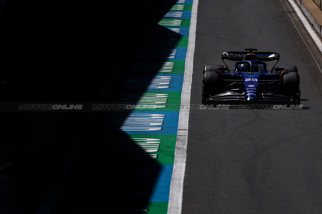 GP GRAN BRETAGNA, Alex Albon (THA), Williams F1 Team 
07.07.2023. Formula 1 World Championship, Rd 11, British Grand Prix, Silverstone, England, Practice Day.
- www.xpbimages.com, EMail: requests@xpbimages.com © Copyright: Charniaux / XPB Images
