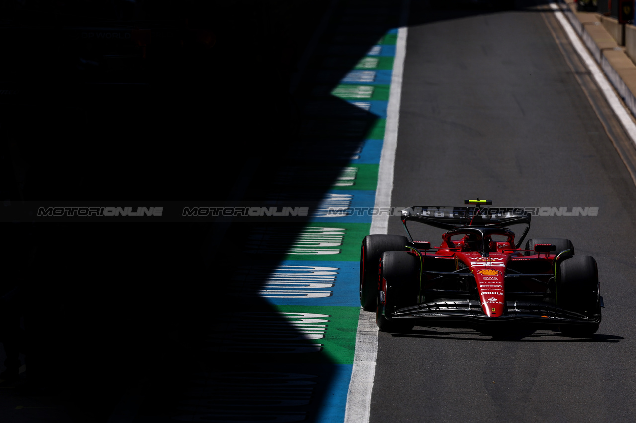 GP GRAN BRETAGNA, Carlos Sainz Jr (ESP), Ferrari 
07.07.2023. Formula 1 World Championship, Rd 11, British Grand Prix, Silverstone, England, Practice Day.
- www.xpbimages.com, EMail: requests@xpbimages.com © Copyright: Charniaux / XPB Images