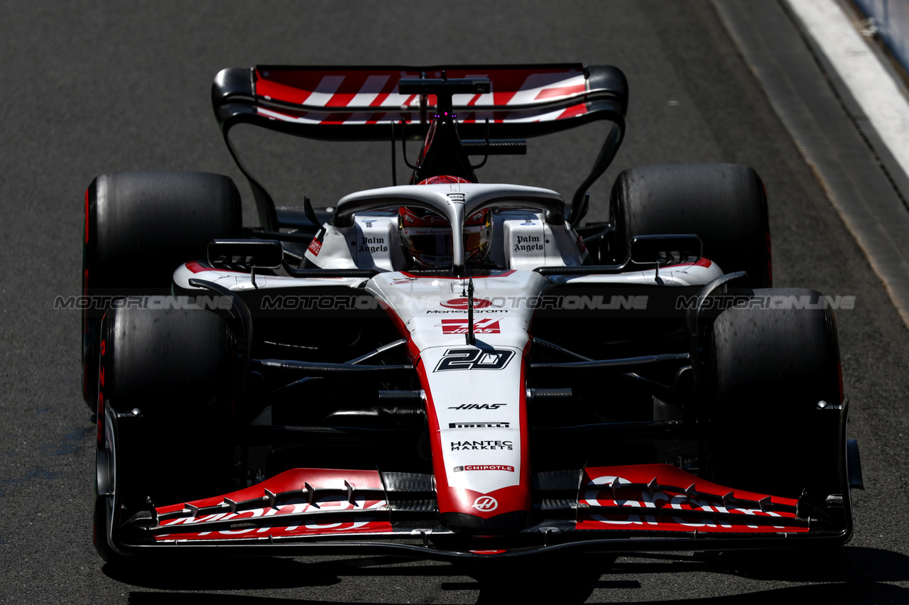 GP GRAN BRETAGNA, Kevin Magnussen (DEN), Haas F1 Team 
07.07.2023. Formula 1 World Championship, Rd 11, British Grand Prix, Silverstone, England, Practice Day.
- www.xpbimages.com, EMail: requests@xpbimages.com © Copyright: Charniaux / XPB Images