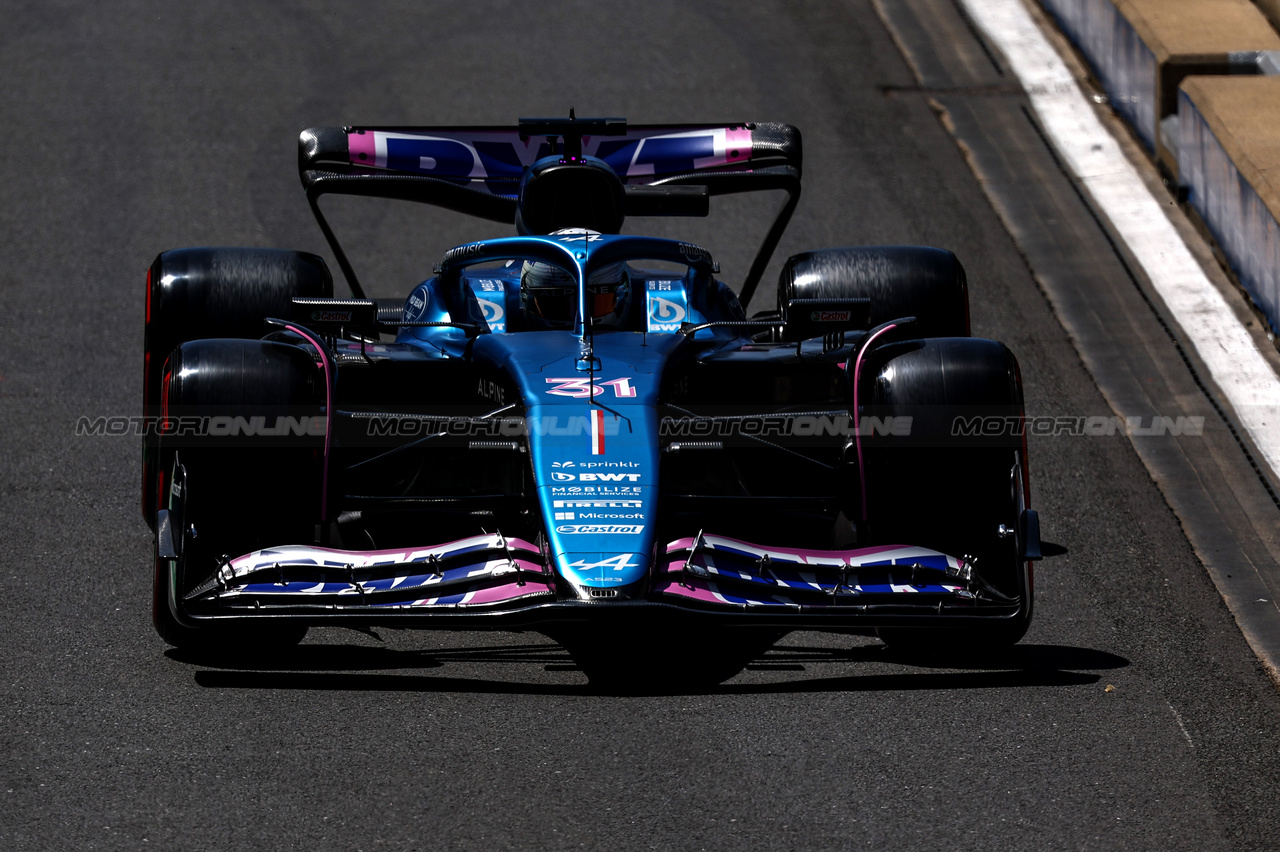 GP GRAN BRETAGNA, Esteban Ocon (FRA), Alpine F1 Team 
07.07.2023. Formula 1 World Championship, Rd 11, British Grand Prix, Silverstone, England, Practice Day.
- www.xpbimages.com, EMail: requests@xpbimages.com © Copyright: Charniaux / XPB Images