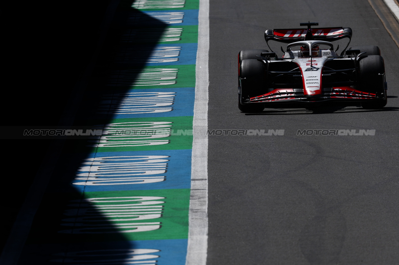 GP GRAN BRETAGNA, Kevin Magnussen (DEN), Haas F1 Team 
07.07.2023. Formula 1 World Championship, Rd 11, British Grand Prix, Silverstone, England, Practice Day.
- www.xpbimages.com, EMail: requests@xpbimages.com © Copyright: Charniaux / XPB Images