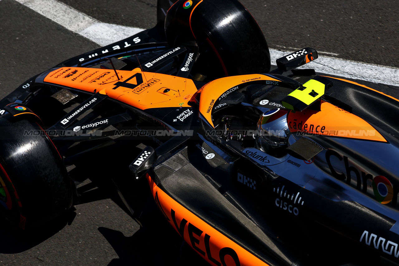 GP GRAN BRETAGNA, Lando Norris (GBR), McLaren F1 Team 07.07.2023. Formula 1 World Championship, Rd 11, British Grand Prix, Silverstone, England, Practice Day.
- www.xpbimages.com, EMail: requests@xpbimages.com © Copyright: Charniaux / XPB Images