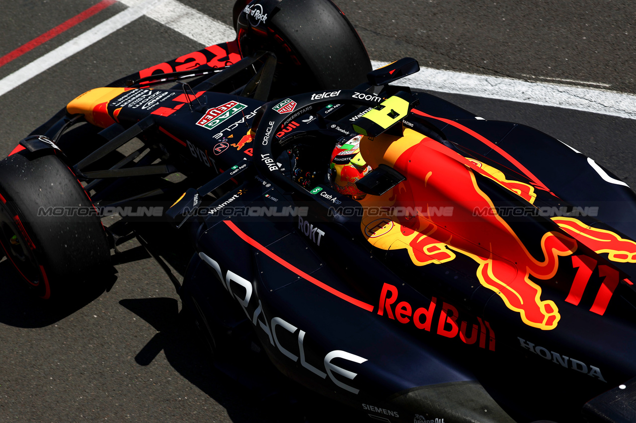 GP GRAN BRETAGNA, Sergio Perez (MEX), Red Bull Racing 
07.07.2023. Formula 1 World Championship, Rd 11, British Grand Prix, Silverstone, England, Practice Day.
- www.xpbimages.com, EMail: requests@xpbimages.com © Copyright: Charniaux / XPB Images