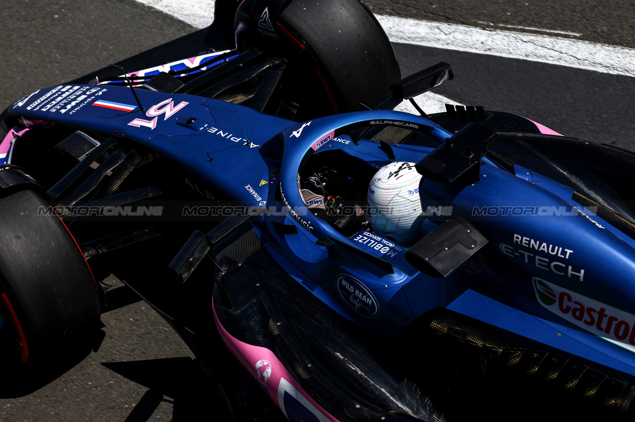 GP GRAN BRETAGNA, Esteban Ocon (FRA), Alpine F1 Team 
07.07.2023. Formula 1 World Championship, Rd 11, British Grand Prix, Silverstone, England, Practice Day.
- www.xpbimages.com, EMail: requests@xpbimages.com © Copyright: Charniaux / XPB Images