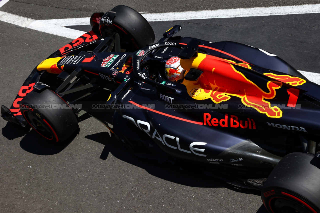 GP GRAN BRETAGNA, Max Verstappen (NLD), Red Bull Racing 
07.07.2023. Formula 1 World Championship, Rd 11, British Grand Prix, Silverstone, England, Practice Day.
- www.xpbimages.com, EMail: requests@xpbimages.com © Copyright: Charniaux / XPB Images