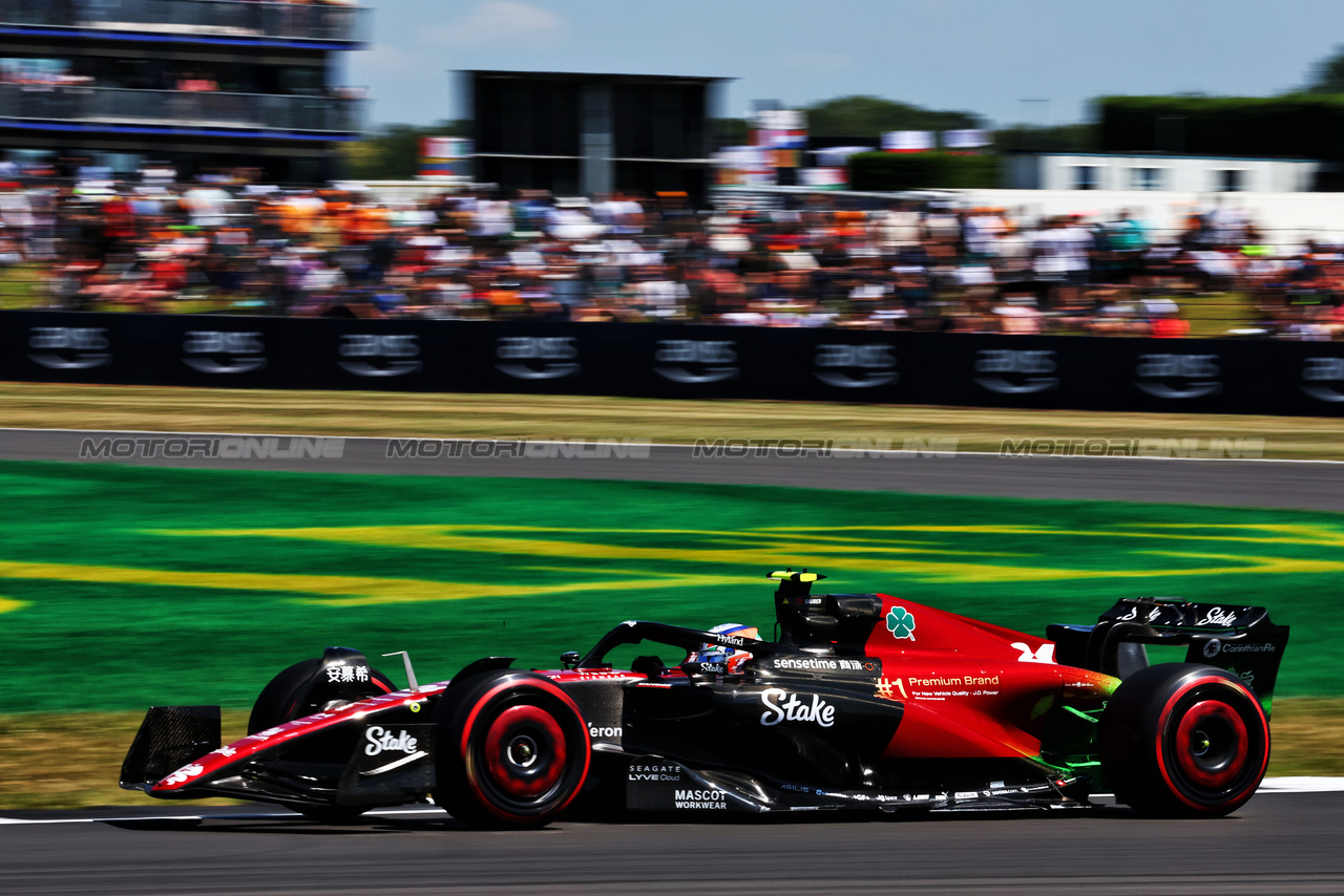 GP GRAN BRETAGNA, Zhou Guanyu (CHN) Alfa Romeo F1 Team C43.

07.07.2023. Formula 1 World Championship, Rd 11, British Grand Prix, Silverstone, England, Practice Day.

 - www.xpbimages.com, EMail: requests@xpbimages.com © Copyright: Coates / XPB Images