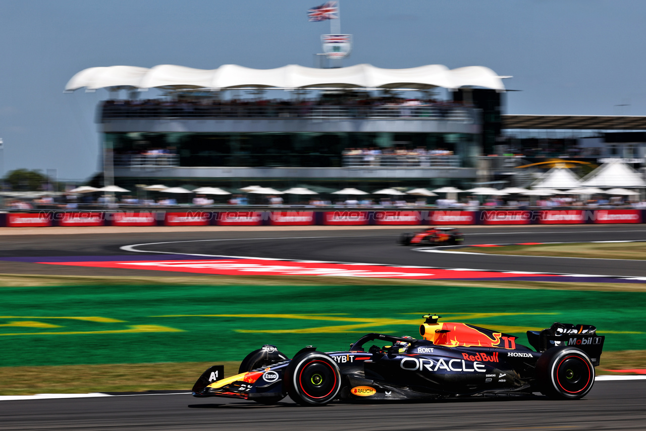 GP GRAN BRETAGNA, Sergio Perez (MEX) Red Bull Racing RB19.

07.07.2023. Formula 1 World Championship, Rd 11, British Grand Prix, Silverstone, England, Practice Day.

 - www.xpbimages.com, EMail: requests@xpbimages.com © Copyright: Coates / XPB Images