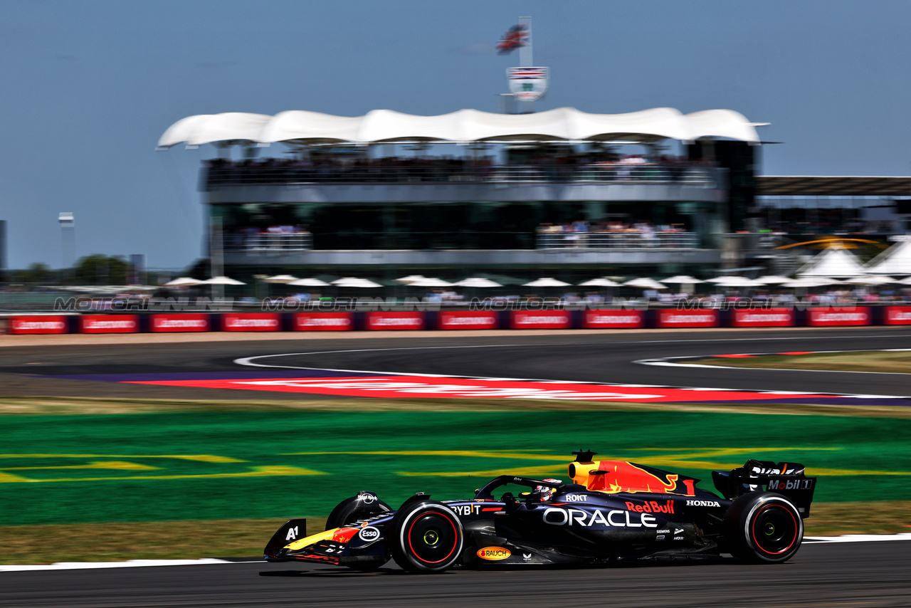 GP GRAN BRETAGNA, Max Verstappen (NLD) Red Bull Racing RB19.

07.07.2023. Formula 1 World Championship, Rd 11, British Grand Prix, Silverstone, England, Practice Day.

 - www.xpbimages.com, EMail: requests@xpbimages.com © Copyright: Coates / XPB Images