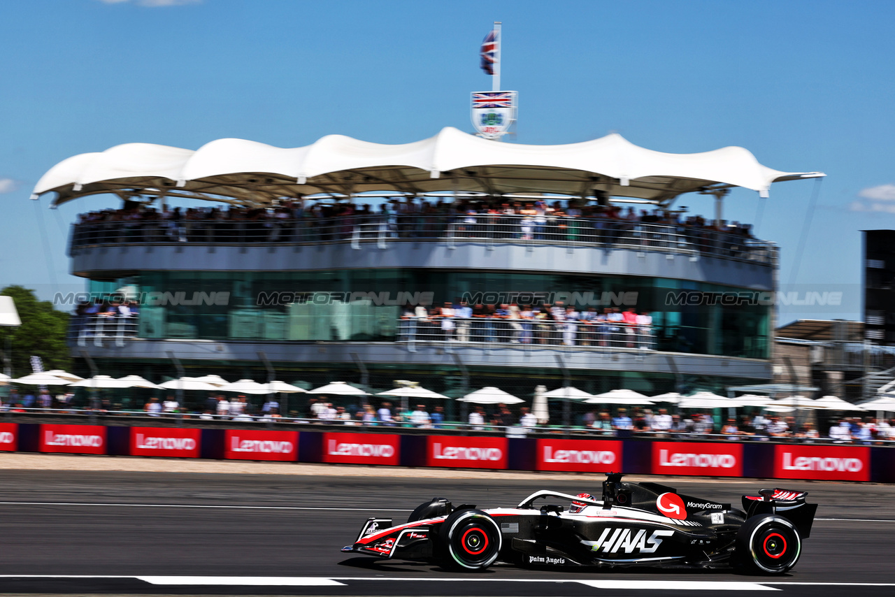 GP GRAN BRETAGNA, Kevin Magnussen (DEN) Haas VF-23.

07.07.2023. Formula 1 World Championship, Rd 11, British Grand Prix, Silverstone, England, Practice Day.

 - www.xpbimages.com, EMail: requests@xpbimages.com © Copyright: Coates / XPB Images