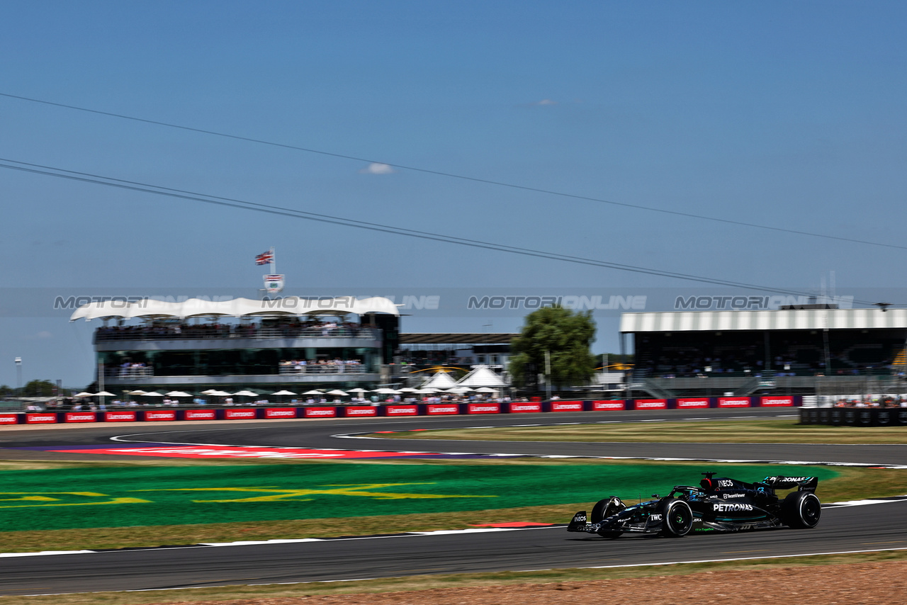 GP GRAN BRETAGNA, George Russell (GBR) Mercedes AMG F1 W14.

07.07.2023. Formula 1 World Championship, Rd 11, British Grand Prix, Silverstone, England, Practice Day.

 - www.xpbimages.com, EMail: requests@xpbimages.com © Copyright: Coates / XPB Images