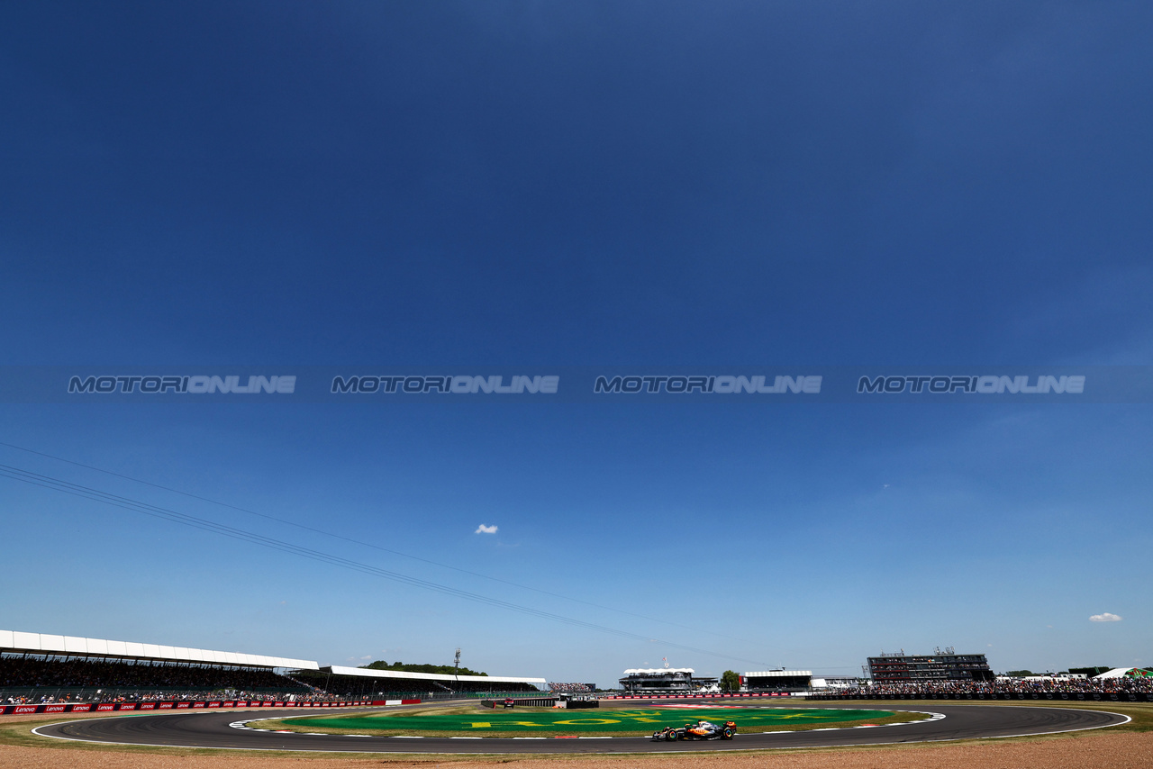 GP GRAN BRETAGNA, Oscar Piastri (AUS) McLaren MCL60/

07.07.2023. Formula 1 World Championship, Rd 11, British Grand Prix, Silverstone, England, Practice Day.

 - www.xpbimages.com, EMail: requests@xpbimages.com © Copyright: Coates / XPB Images