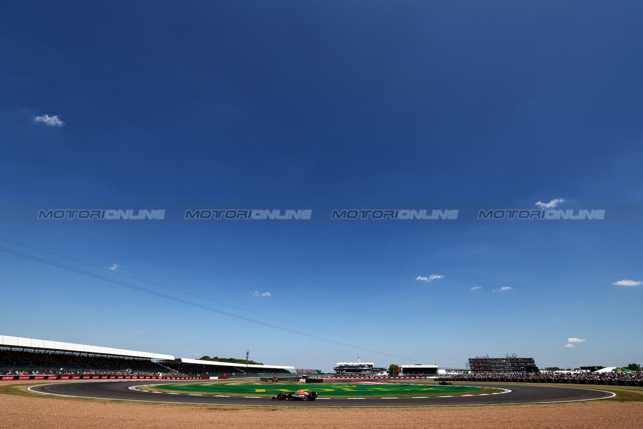 GP GRAN BRETAGNA, Sergio Perez (MEX) Red Bull Racing RB19.

07.07.2023. Formula 1 World Championship, Rd 11, British Grand Prix, Silverstone, England, Practice Day.

 - www.xpbimages.com, EMail: requests@xpbimages.com © Copyright: Coates / XPB Images