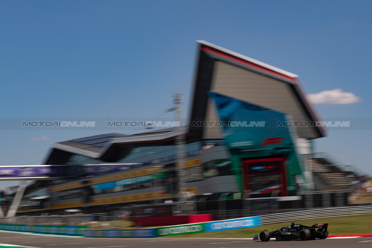 GP GRAN BRETAGNA, George Russell (GBR) Mercedes AMG F1 W14.

07.07.2023. Formula 1 World Championship, Rd 11, British Grand Prix, Silverstone, England, Practice Day.

- www.xpbimages.com, EMail: requests@xpbimages.com © Copyright: Staley / XPB Images