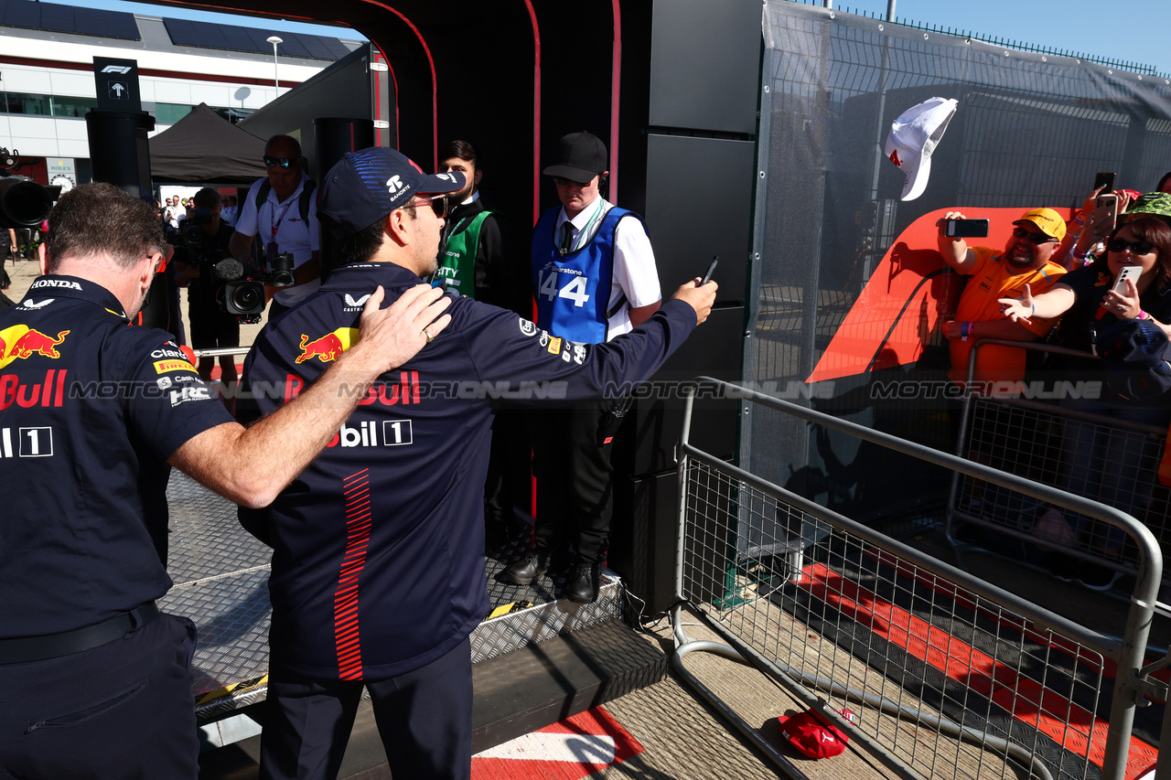 GP GRAN BRETAGNA, Sergio Perez (MEX) Red Bull Racing with fans.

07.07.2023. Formula 1 World Championship, Rd 11, British Grand Prix, Silverstone, England, Practice Day.

 - www.xpbimages.com, EMail: requests@xpbimages.com © Copyright: Coates / XPB Images