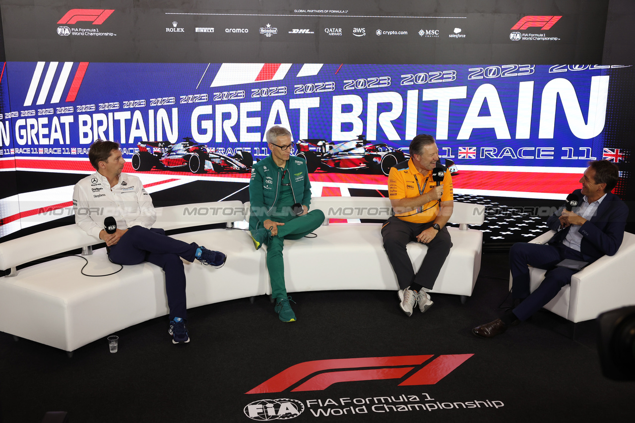 GP GRAN BRETAGNA, (L to R): James Vowles (GBR) Williams Racing Team Principal; Mike Krack (LUX) Aston Martin F1 Team, Team Principal; e Zak Brown (USA) McLaren Executive Director, in the FIA Press Conference.

07.07.2023. Formula 1 World Championship, Rd 11, British Grand Prix, Silverstone, England, Practice Day.

- www.xpbimages.com, EMail: requests@xpbimages.com © Copyright: Bearne / XPB Images